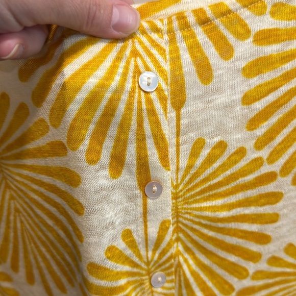 Joie Yellow Leaf Print 100% Linen Short Sleeve Button Back Mother of Pearl - Picture 5 of 6